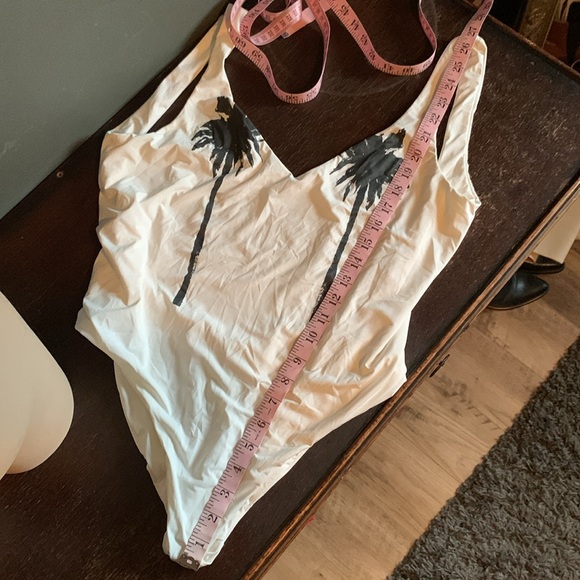 BOYS + ARROWS one piece - Picture 10 of 12